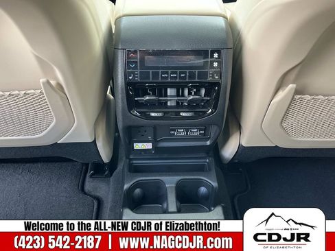 New 2025 Jeep Grand Cherokee L Limited w/ Luxury Tech Group II image 16