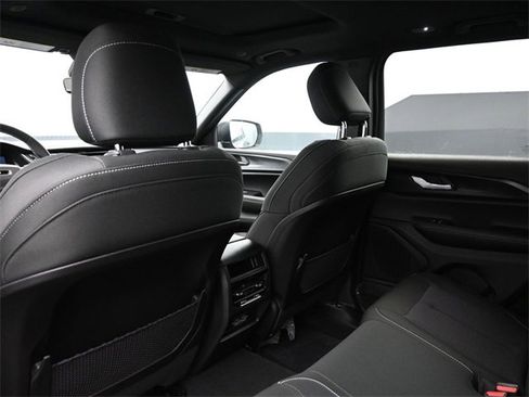 New 2025 Jeep Grand Cherokee Laredo image 16