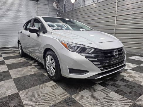 Used 2023 Nissan Versa S w/ Trunk Package FWD image 4