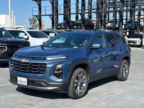 Used 2025 Chevrolet Equinox LT w/ Convenience Package II FWD image 1