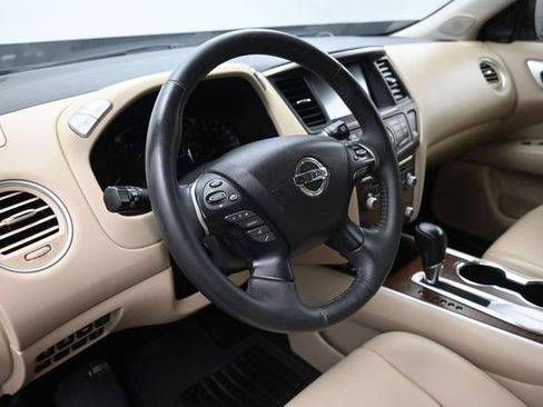 Used 2017 Nissan Pathfinder Platinum FWD image 18