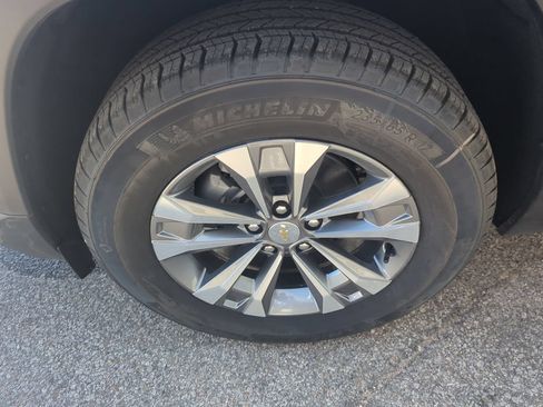Used 2026 Chevrolet Equinox LT AWD/4WD image 10