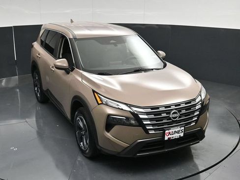 Used 2025 Nissan Rogue SV FWD image 47
