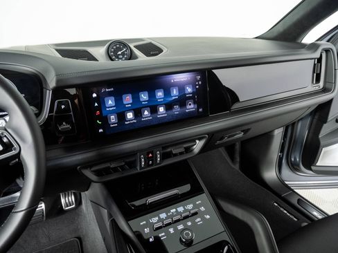 New 2026 Porsche Cayenne GTS AWD/4WD image 13
