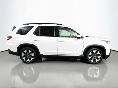 New 2026 Honda Pilot Touring image 4