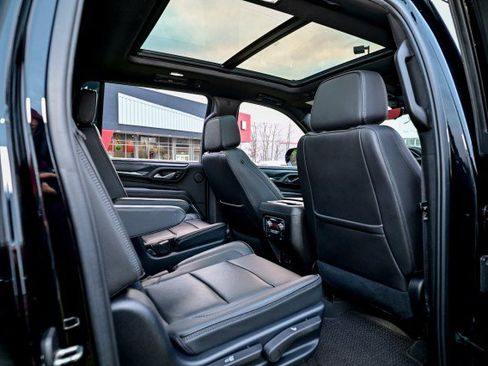 Used 2021 GMC Yukon XL Denali w/ Denali Premium Package image 24