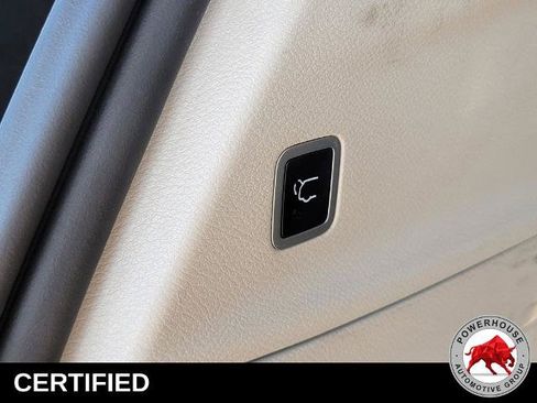 Used 2023 Chrysler Pacifica Limited FWD image 15