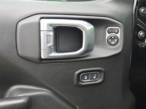 Used 2021 Jeep Wrangler Unlimited Sport image 23