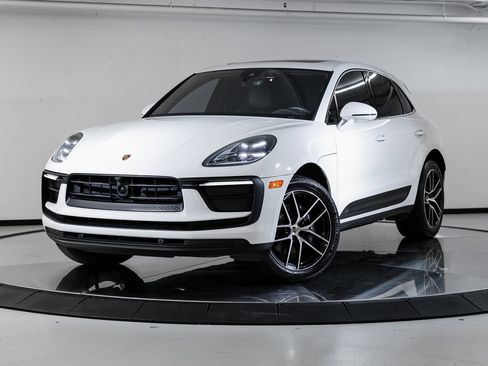 Certified 2023 Porsche Macan image 1