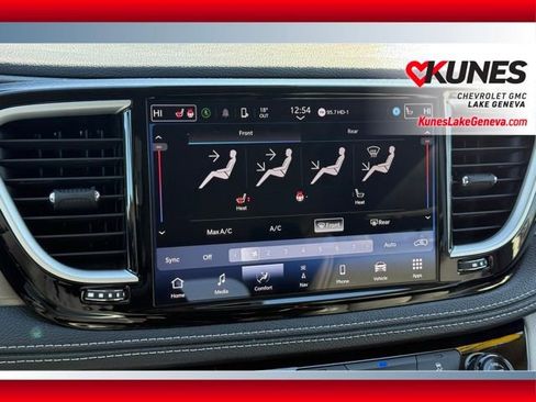 Used 2024 Chrysler Pacifica Select image 31