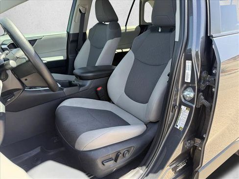 Used 2023 Toyota RAV4 XLE w/ Convenience Package FWD image 11