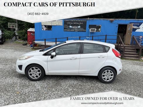 Used 2012 Ford Fiesta SE w/ Super Fuel Economy Pkg FWD image 1