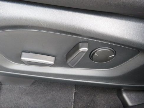 Certified 2022 Ford Explorer XLT w/ Equipment Group 202A image 18