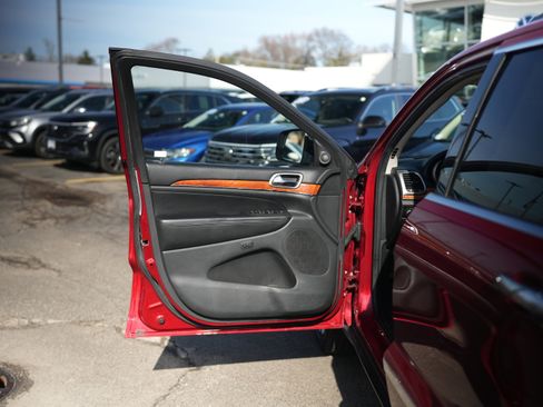 Used 2011 Jeep Grand Cherokee Overland image 27