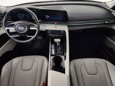 Used 2025 Hyundai Elantra Limited FWD image 18