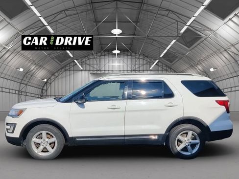 Used 2016 Ford Explorer XLT image 4