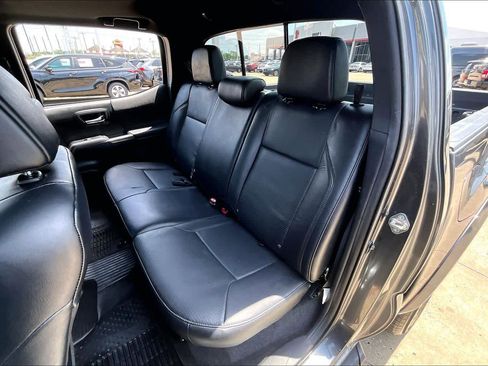 Used 2019 Toyota Tacoma TRD Sport w/ TRD Premium Sport Package RWD image 20