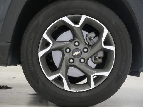 Used 2025 Chevrolet Trax LT FWD image 9