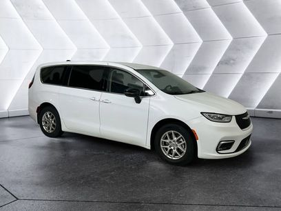 Used 2024 Chrysler Pacifica Touring-L