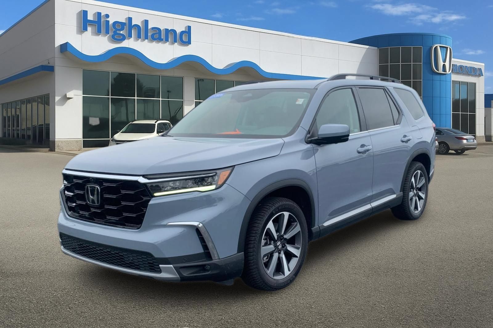 Used 2025 Honda Pilot Elite image 1