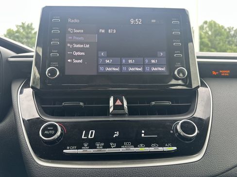 Used 2020 Toyota Corolla LE FWD image 23