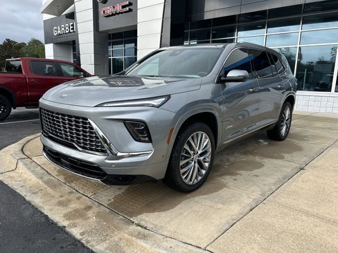 New 2025 Buick Enclave Avenir w/ Super Cruise Package image 3