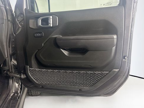 Used 2024 Jeep Wrangler Unlimited AWD/4WD image 33
