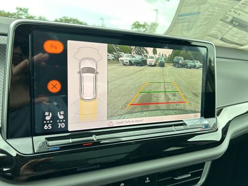 Used 2025 Volkswagen Atlas Peak Edition SE image 29