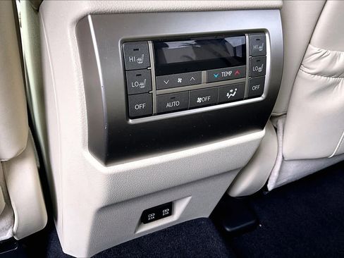 Used 2020 Lexus GX 460 Premium w/ Premium Package AWD/4WD image 32
