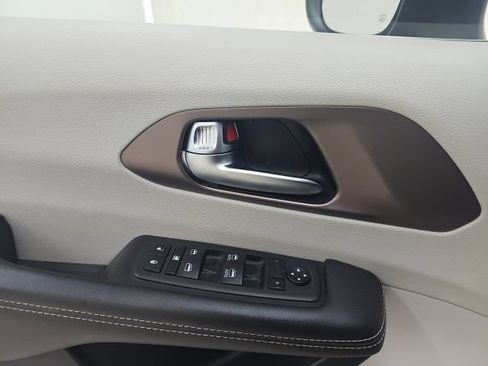 Used 2023 Chrysler Voyager LX FWD image 29