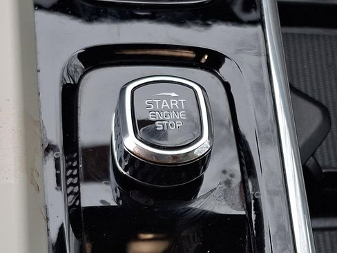 Certified 2023 Volvo XC60 B5 Plus image 25