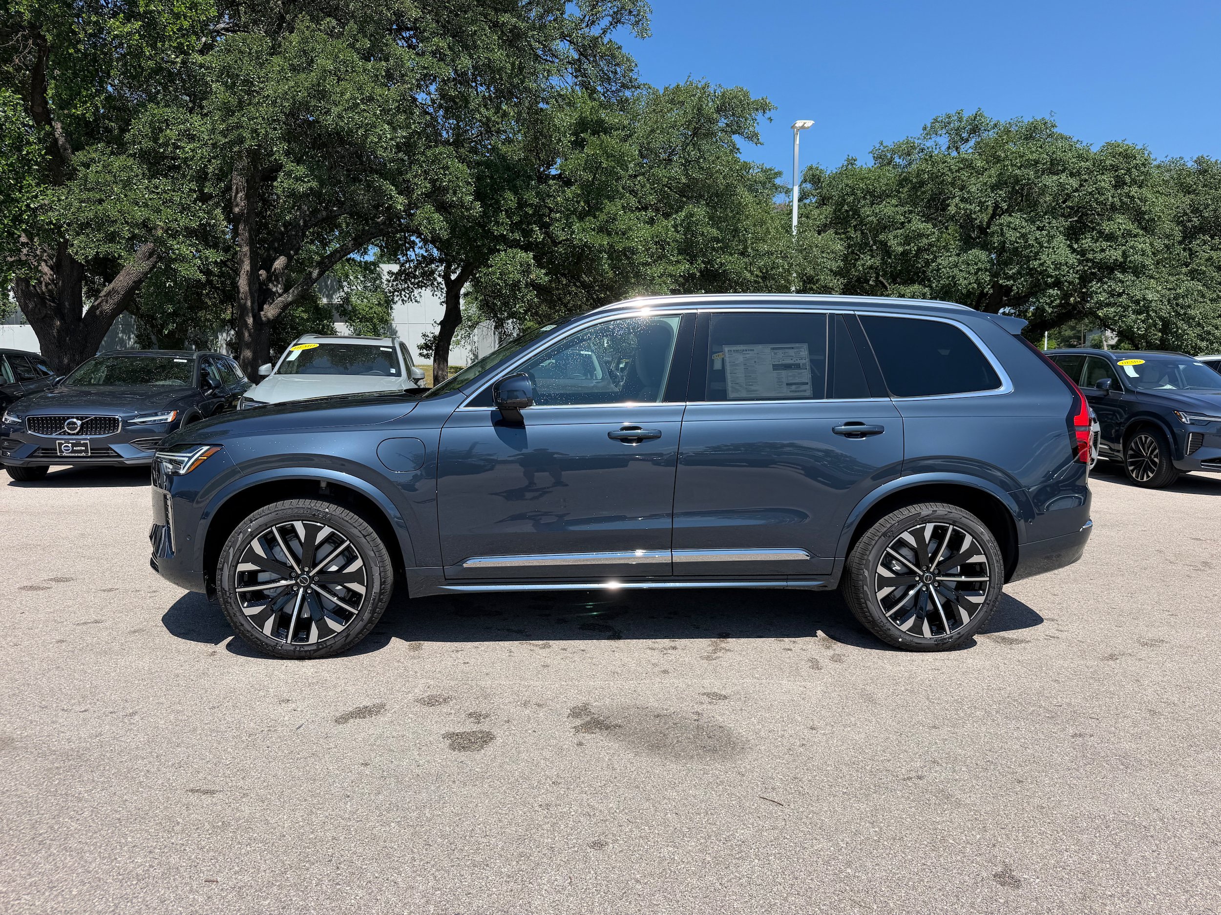 New 2026 Volvo XC90 T8 Plus w/ Protection Package Premier AWD/4WD image 3