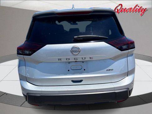 Used 2025 Nissan Rogue SV AWD/4WD image 4