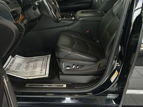 Used 2019 Cadillac Escalade Premium Luxury AWD/4WD image 9