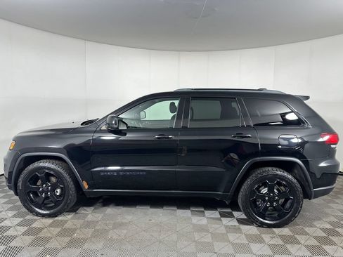 Used 2018 Jeep Grand Cherokee Laredo AWD/4WD image 2