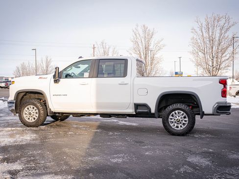 Used 2024 Chevrolet Silverado 2500 LT w/ Convenience Package image 9
