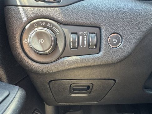 Used 2021 Jeep Cherokee Trailhawk w/ Sun, Sound & Nav Group AWD/4WD image 31