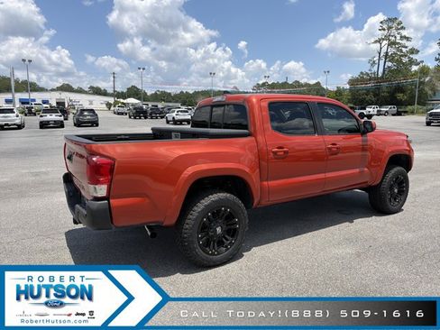 Used 2017 Toyota Tacoma SR5 w/ Tow Package RWD image 6