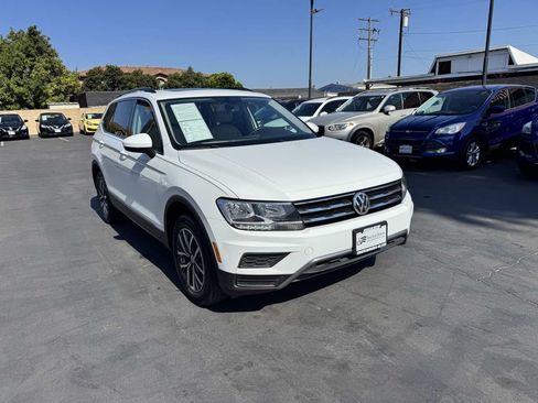 Used 2020 Volkswagen Tiguan SE w/ Panoramic Sunroof Package FWD image 9