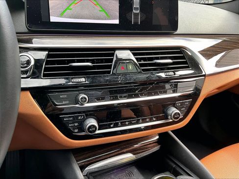 Used 2023 BMW 530i w/ Convenience Package image 33