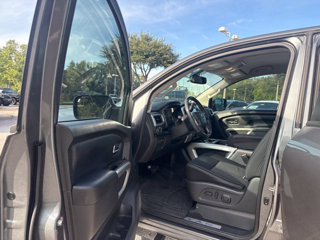 Used 2018 Nissan Titan SV w/ SV Convenience Package RWD image 13