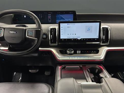 Used 2025 Ford Expedition Platinum image 8