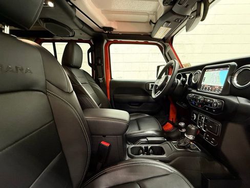 Used 2023 Jeep Wrangler Unlimited Sahara AWD/4WD image 33