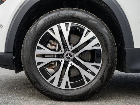 Certified 2024 Mercedes-Benz GLB 250 4MATIC w/ Winter Heating Package image 18