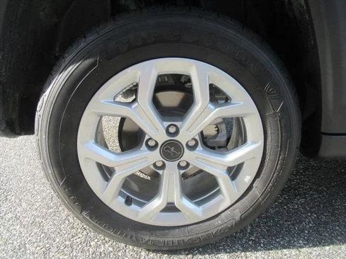 Certified 2025 Jeep Compass Sport w/ Mopar Graphics Package AWD/4WD image 8