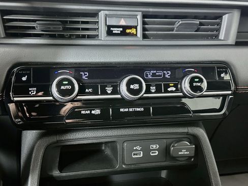 Used 2025 Honda Pilot Sport image 15