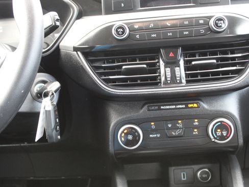 Used 2020 Ford Escape S image 17