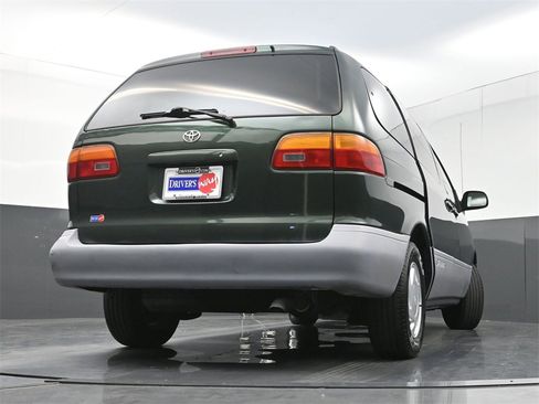 Used 2000 Toyota Sienna LE image 22