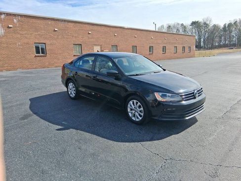 Used 2015 Volkswagen Jetta SE FWD image 3
