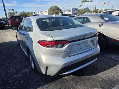 Used 2020 Toyota Corolla LE image 4